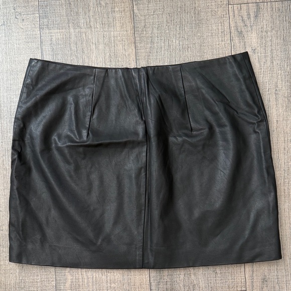 Forever 21 Black Mini Skirt with Floral Embroidery - Picture 4 of 5